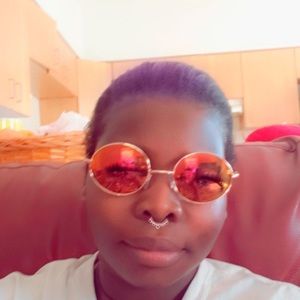 Meet your Posher, Nura